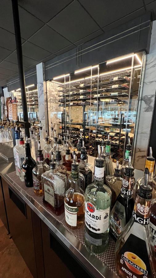 Hotel & Suites Le Dauphin Drummondville Eksteriør bilde