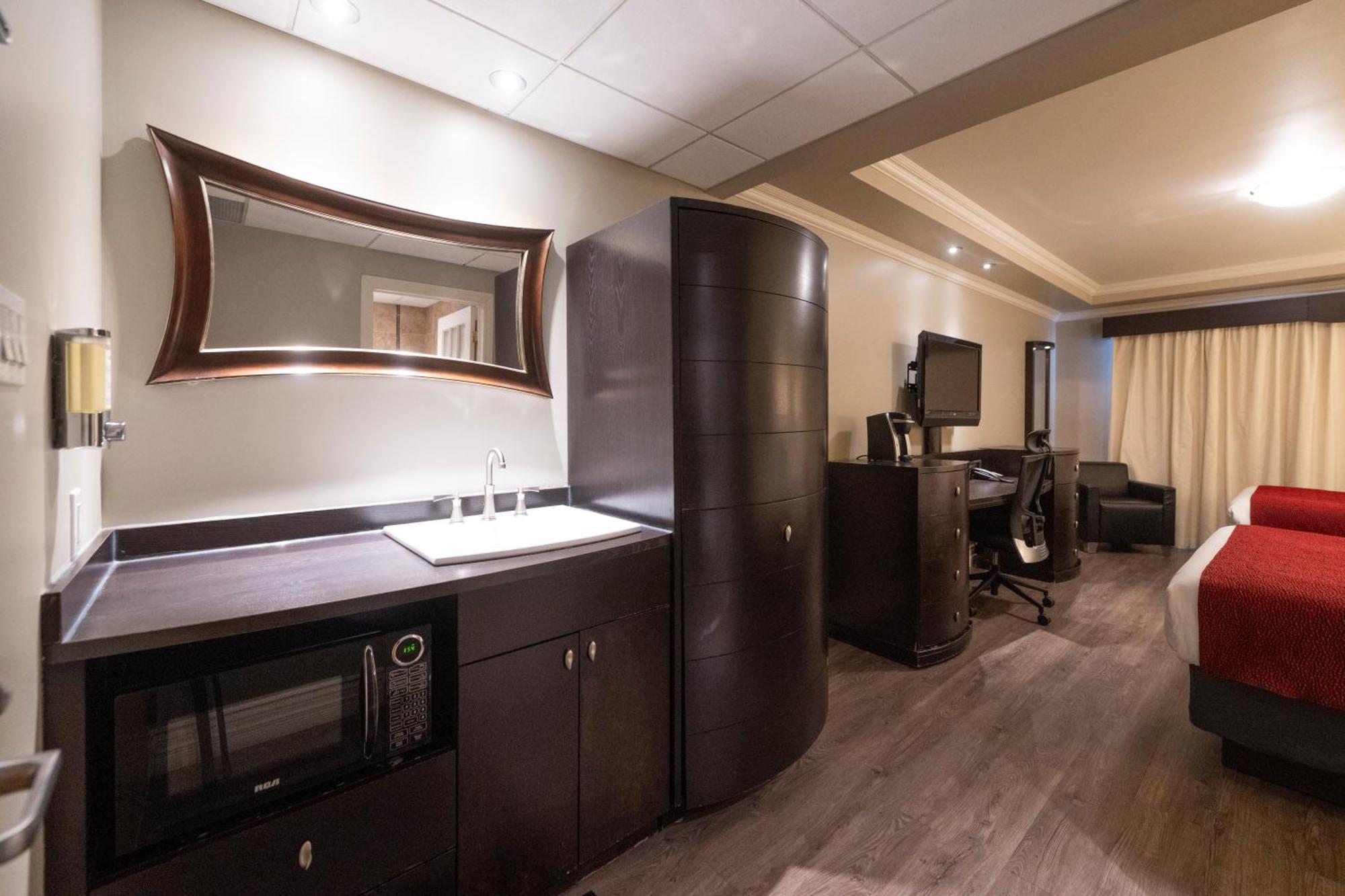 Hotel & Suites Le Dauphin Drummondville Eksteriør bilde