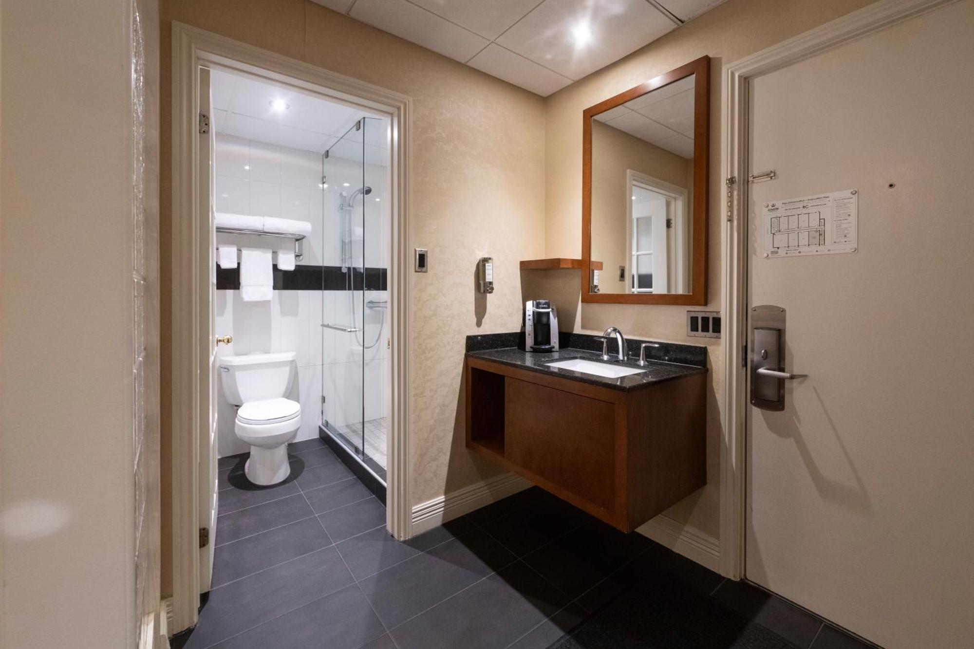 Hotel & Suites Le Dauphin Drummondville Eksteriør bilde